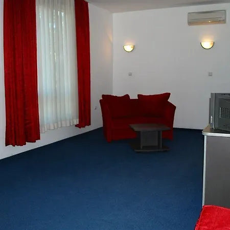 Hotel City Mark 2*